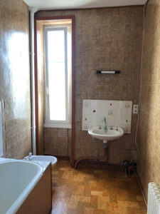 Réalisation Aqua'Rénov : avant rénovation de salle de bains à Nantes Sud Loire