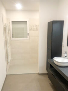 Réalisation Aqua'Rénov : après rénovation de salle de bains à Saint-Sébastien-sur-Loire