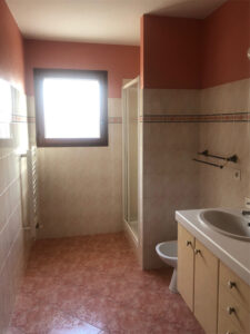 Réalisation Aqua'Rénov : avant rénovation de salle de bains à Saint-Sébastien-sur-Loire